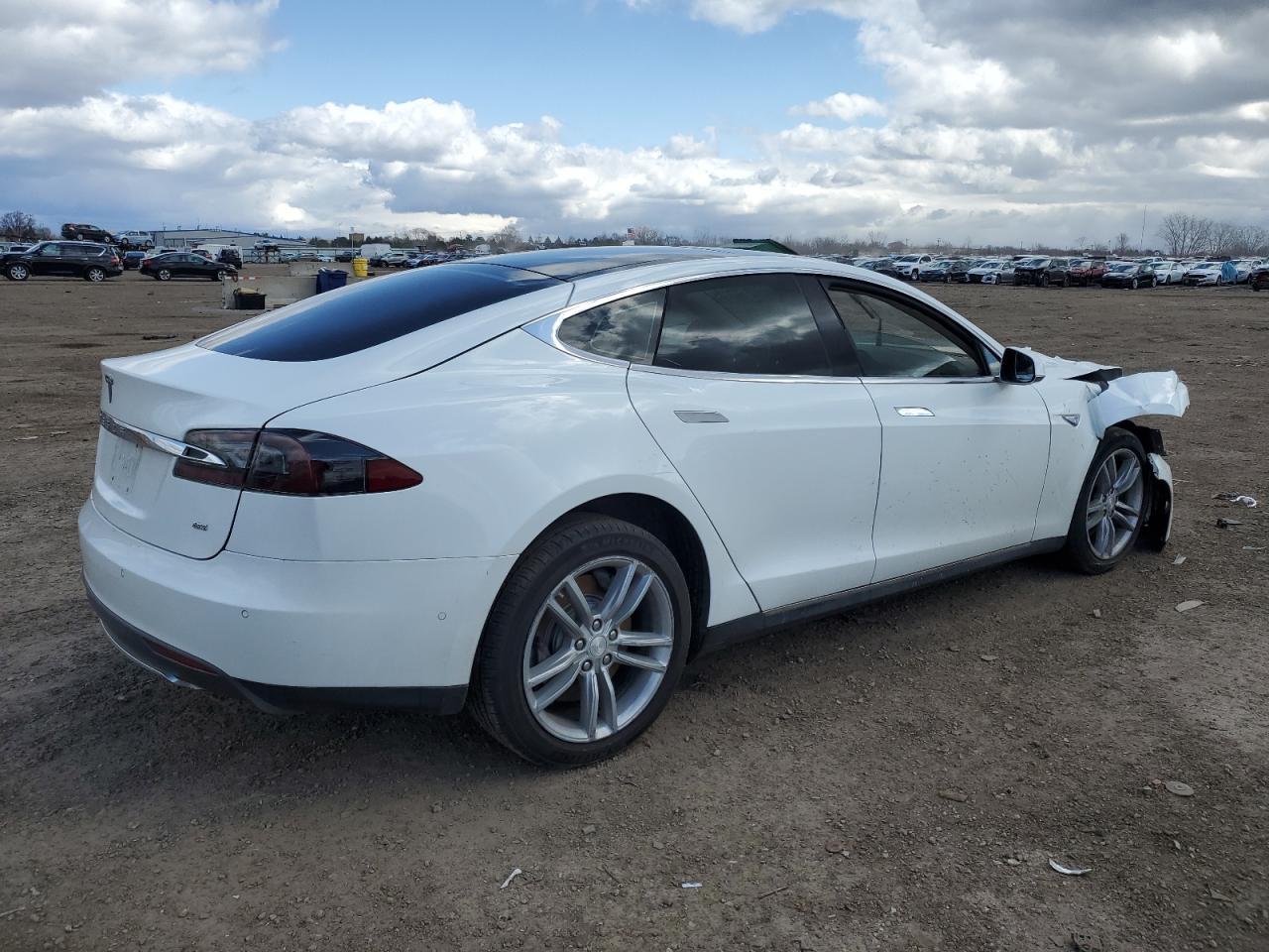 2015 Tesla Model S 85 - Фото 3
