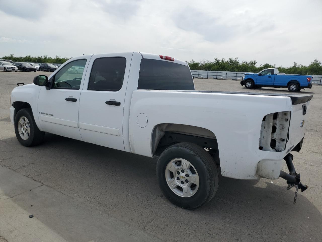 2007 Chevrolet Silverado C1500 Crew Cab - Image 2