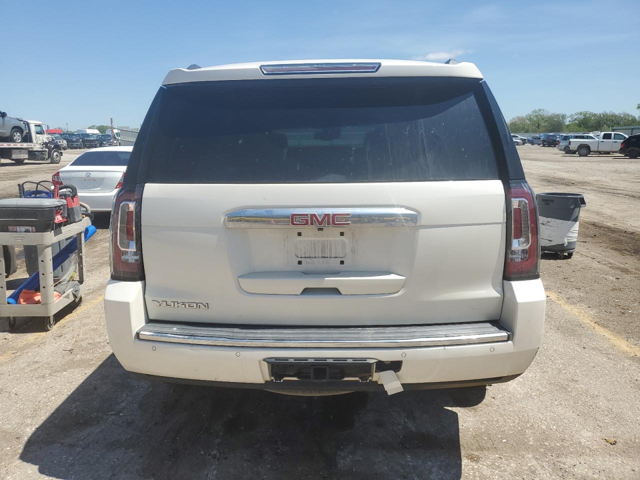 2015 GMC Yukon Denali - Image 6