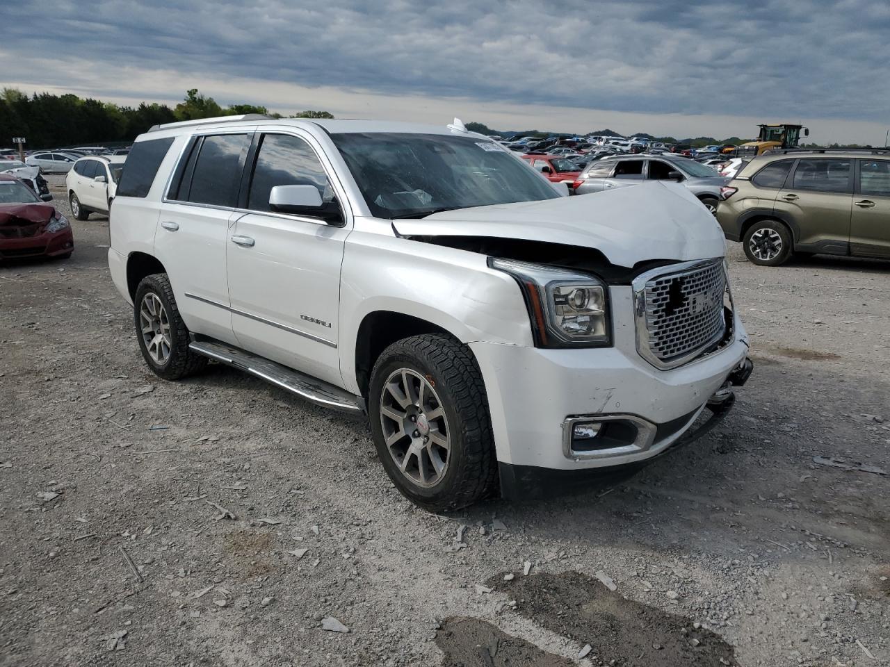 2016 GMC Yukon Denali - Image 4