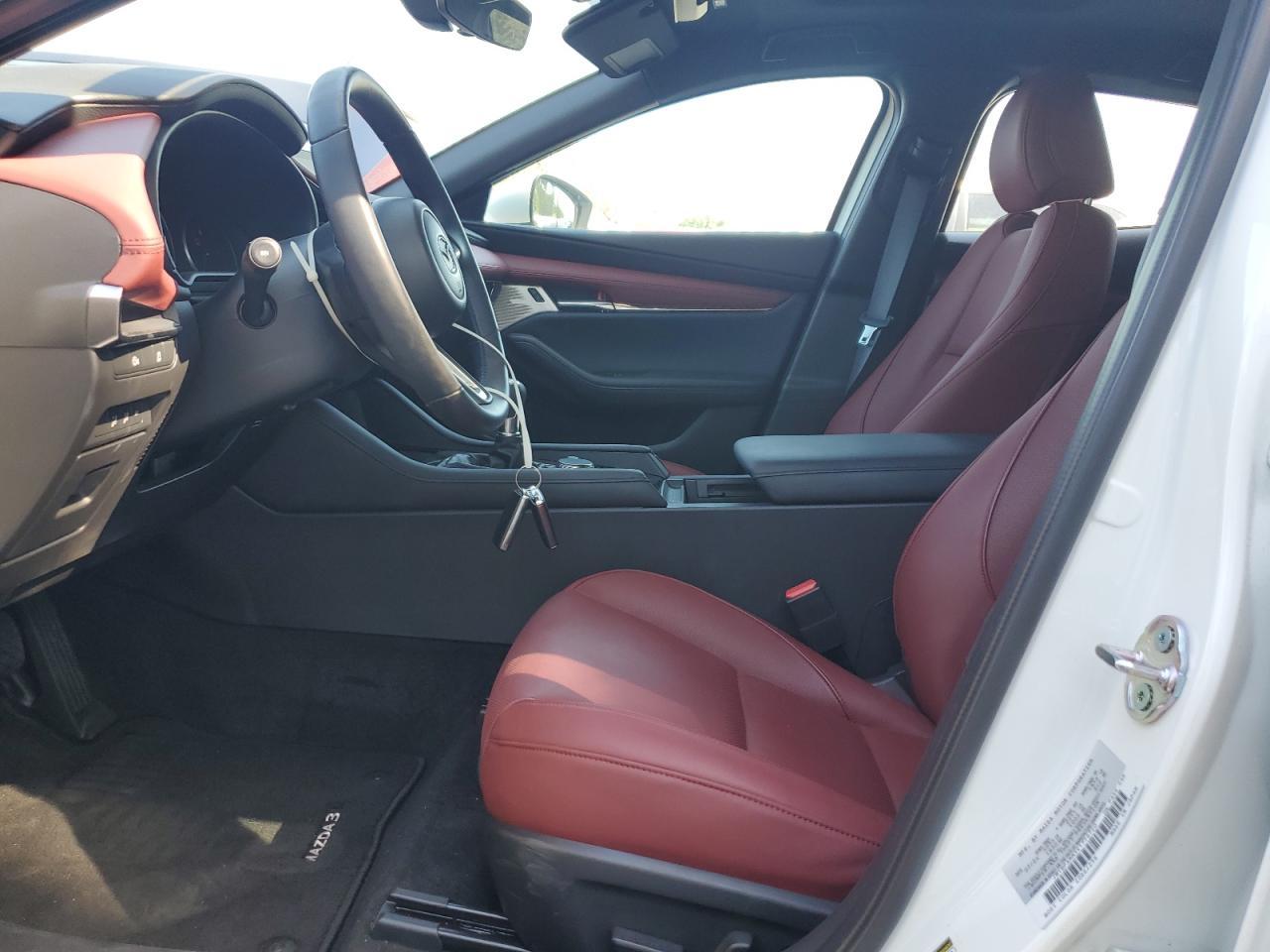 2025 Mazda 3 Premium - Фото 7