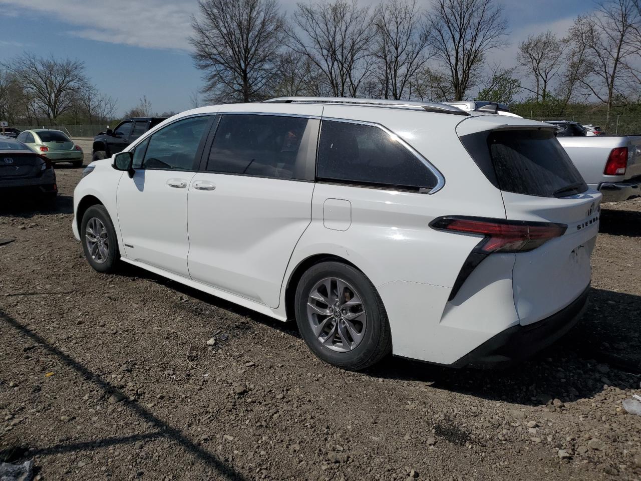 2021 Toyota Sienna Le - Фото 2