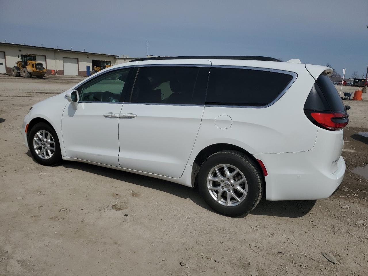 2022 Chrysler Pacifica Touring L - Фото 2