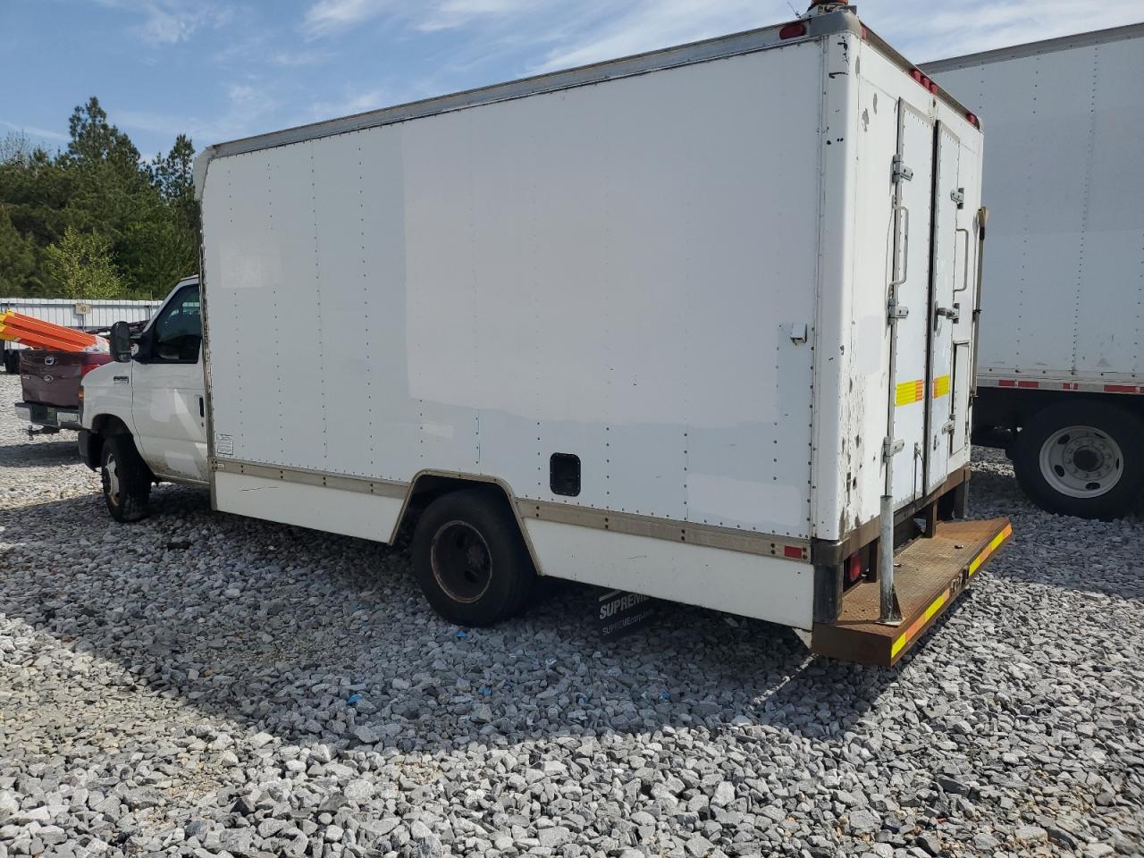 2008 Ford Econoline E450 Super Duty Cutaway Van - Фото 2