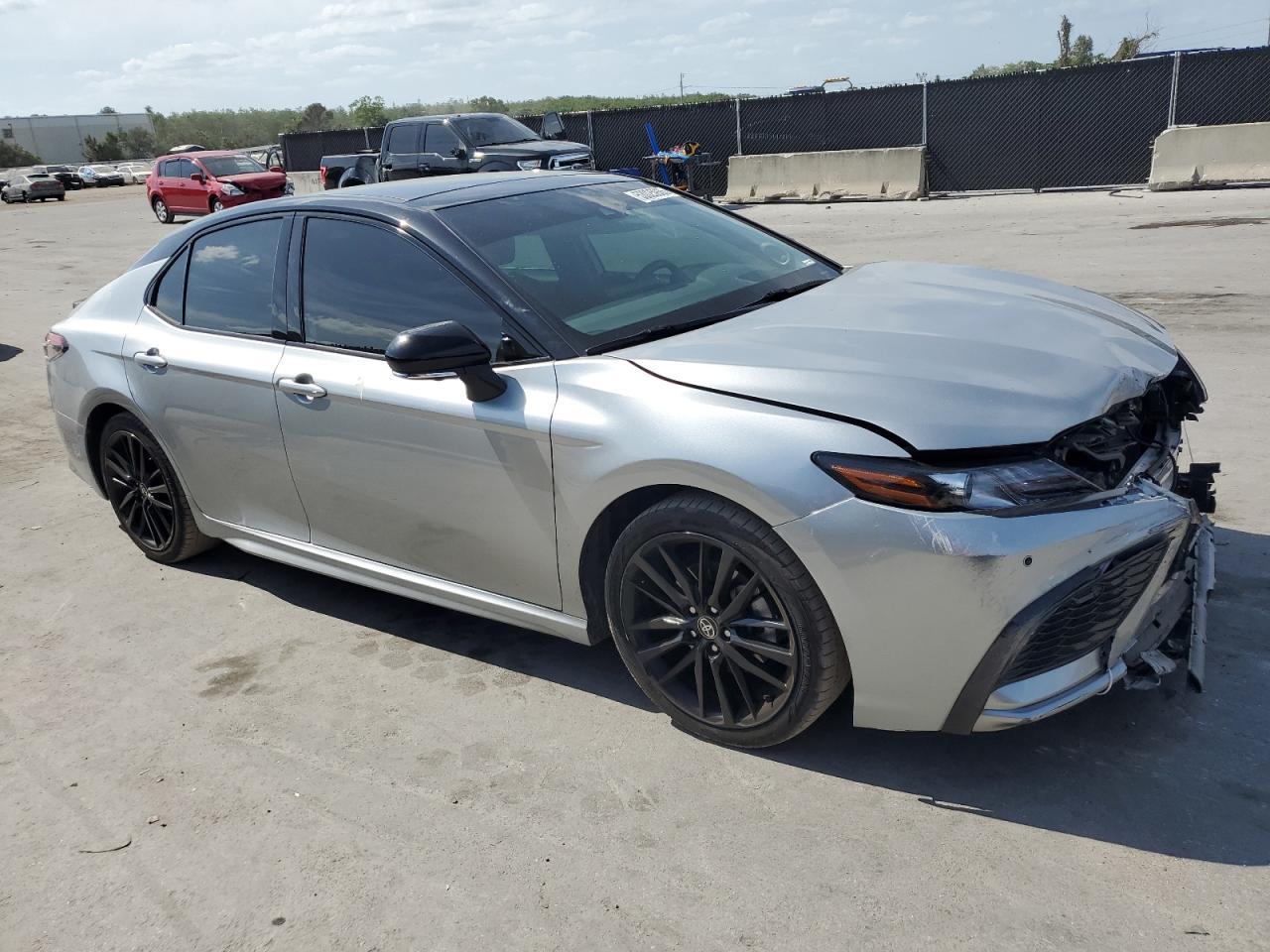 2021 Toyota Camry Xse - Фото 4