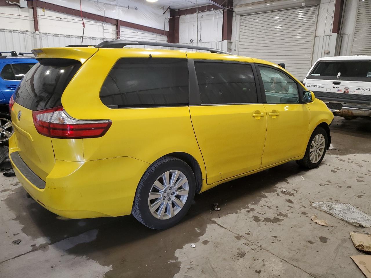 2015 Toyota Sienna Le - Image 3