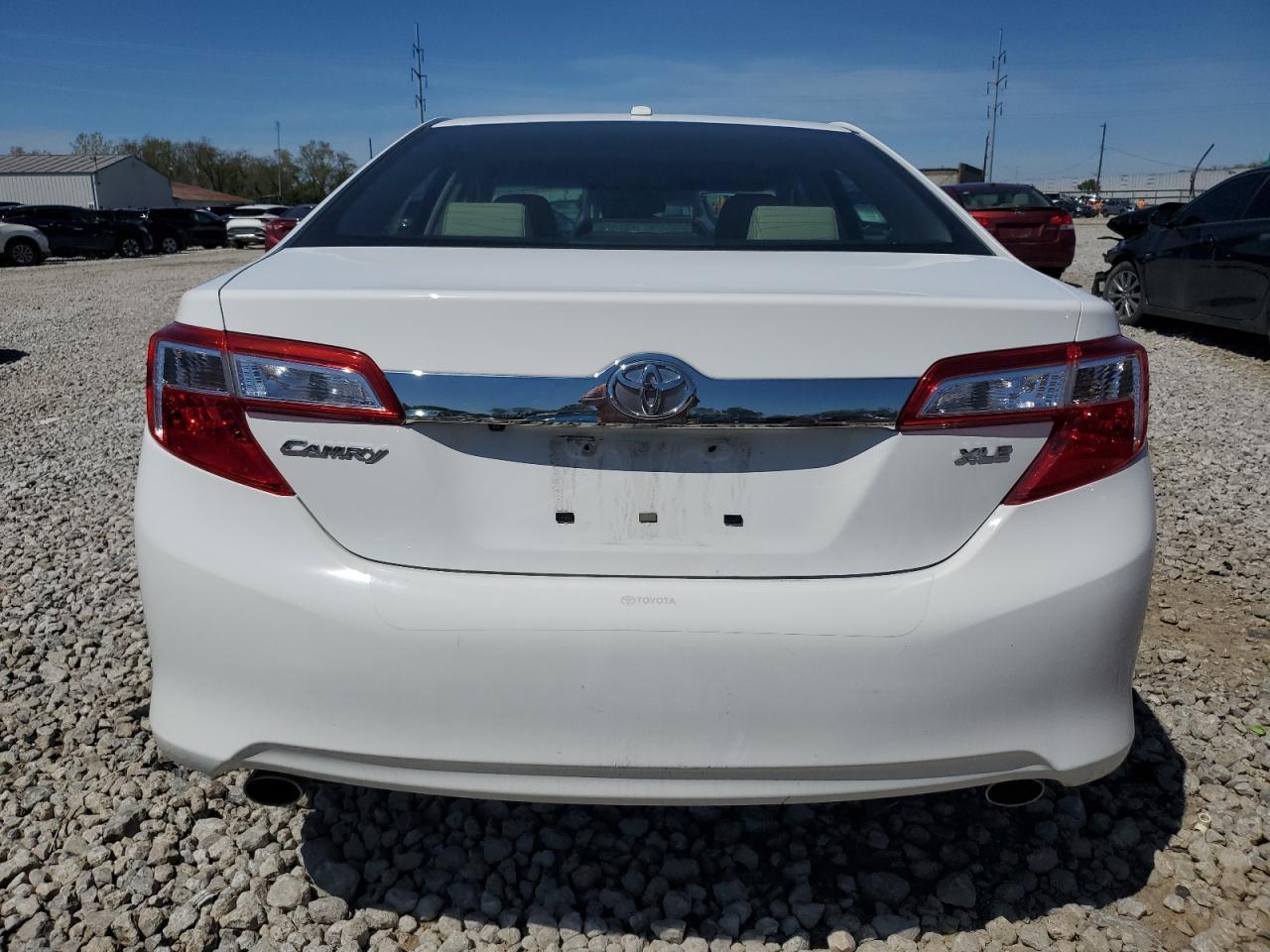2014 Toyota Camry Se - Image 6