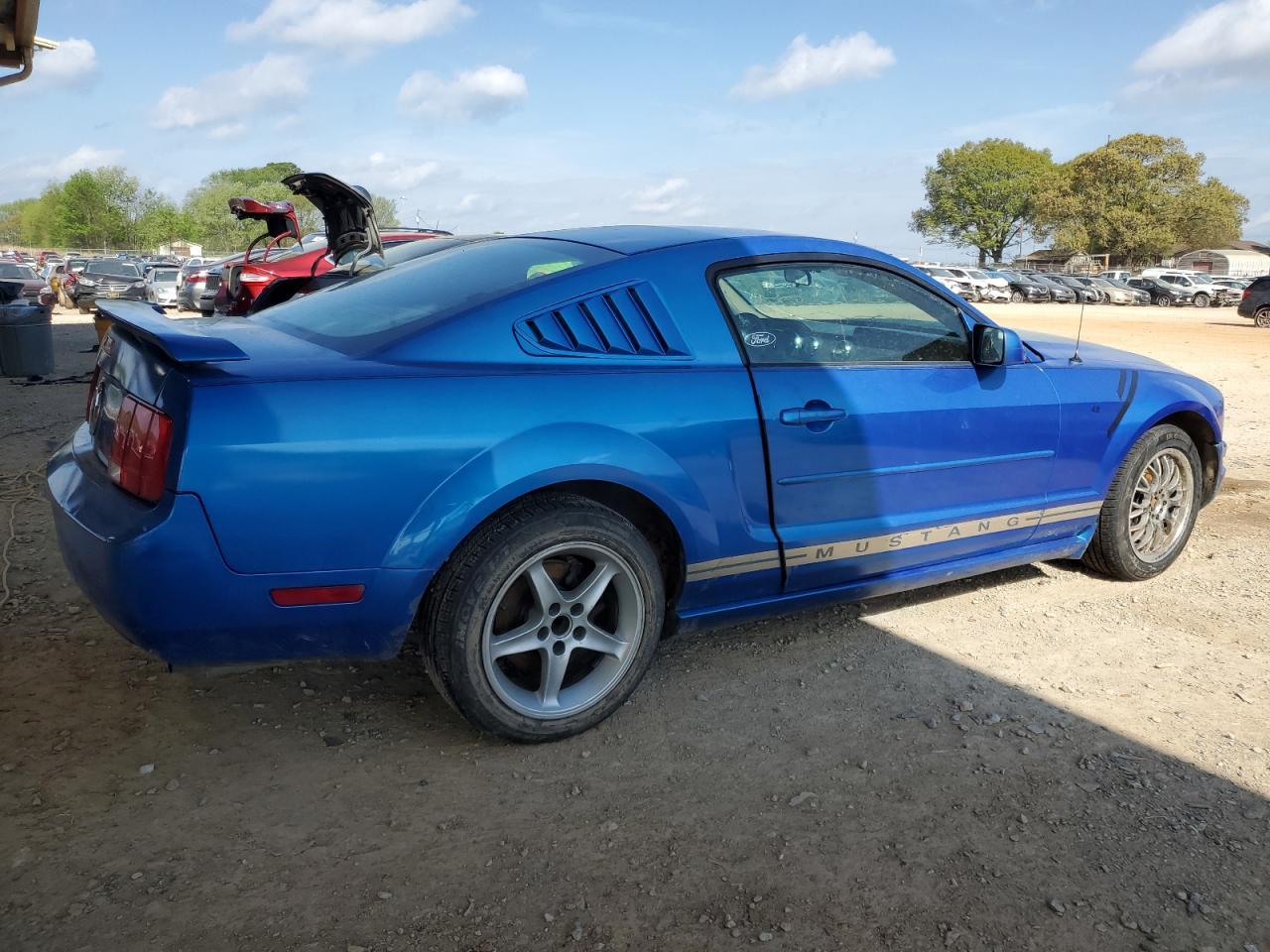 2005 Ford Mustang - Image 3