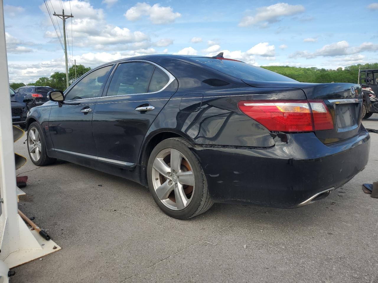 2011 Lexus Ls 460 - Image 2