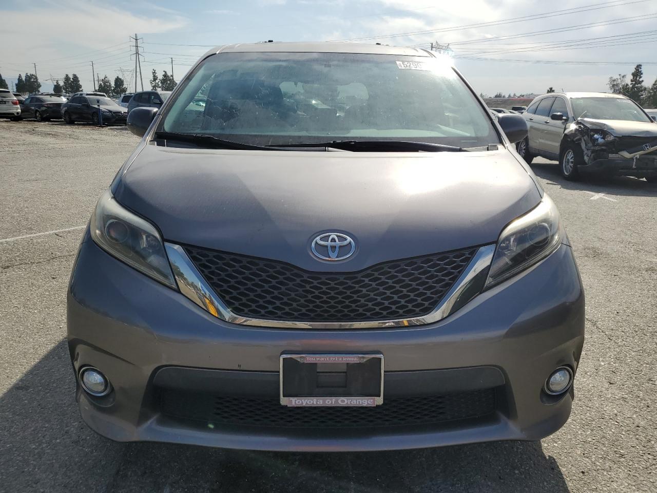 2016 Toyota Sienna Se - Фото 5