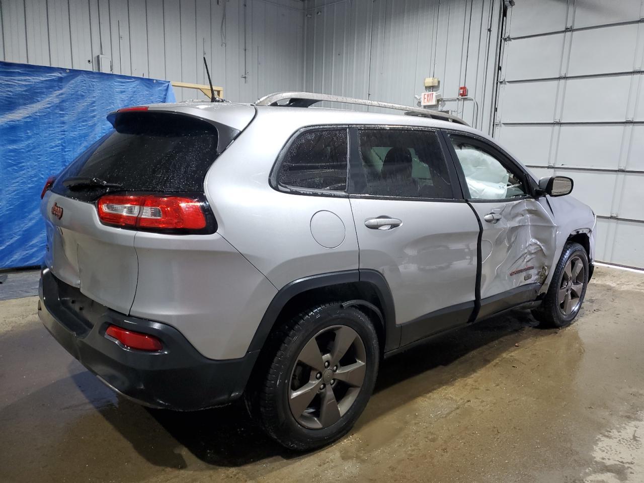 2016 Jeep Cherokee Latitude - Фото 3