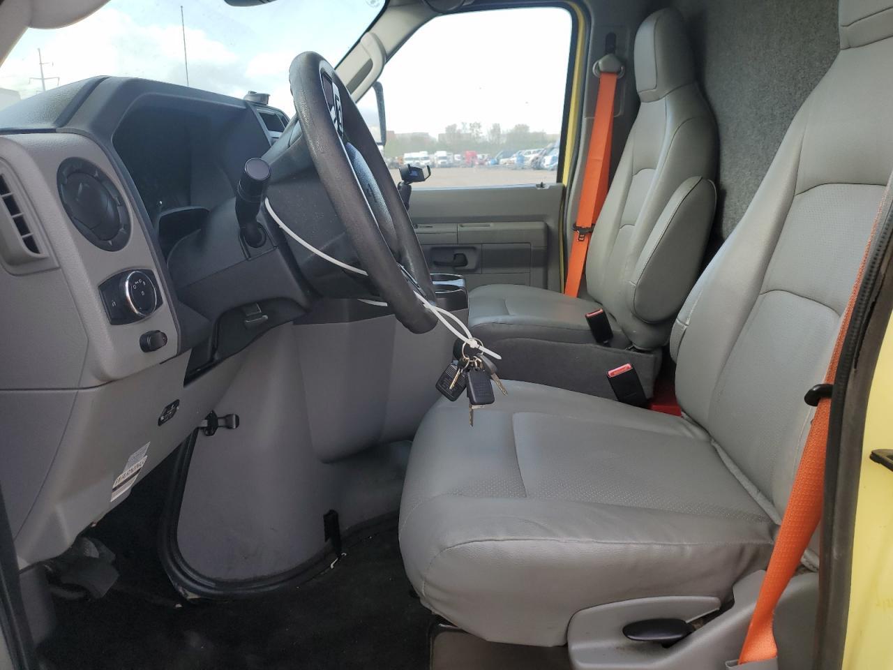 2022 Ford Econoline E450 Super Duty Cutaway Van - Image 7