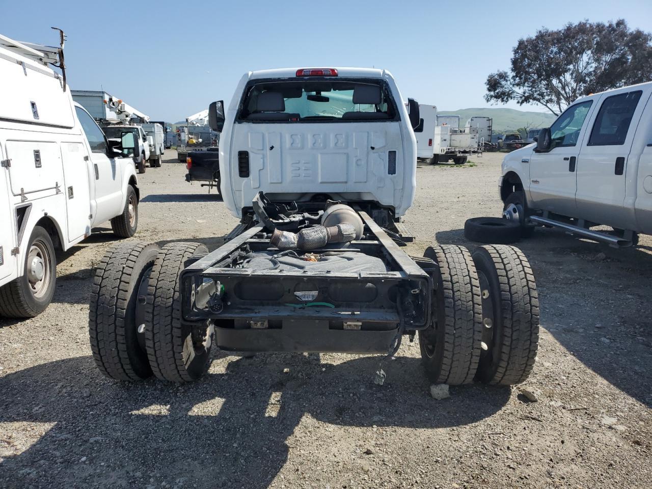 2023 Chevrolet Silverado Medium Duty - Фото 6