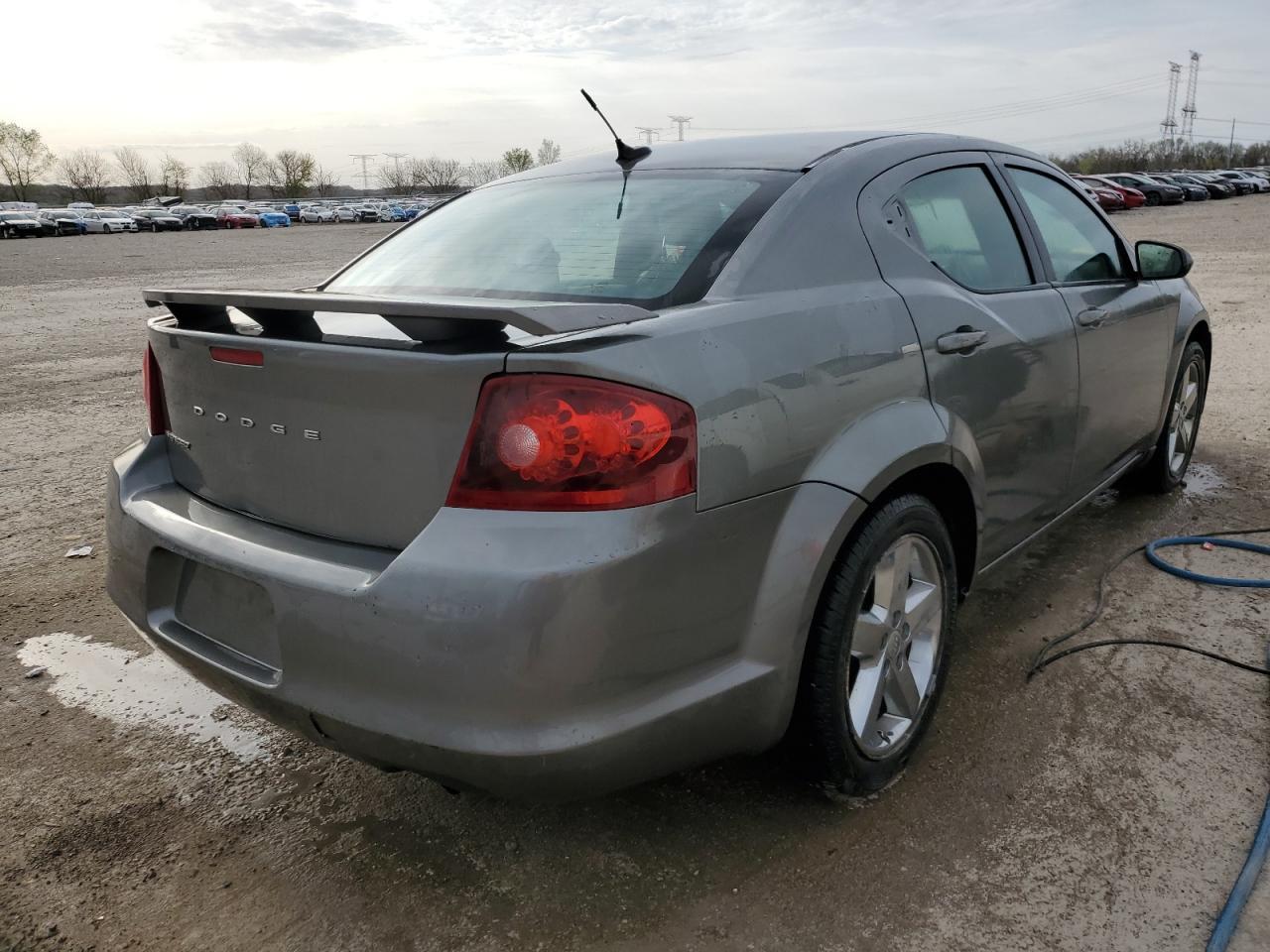 2011 Dodge Avenger Lux - Image 3