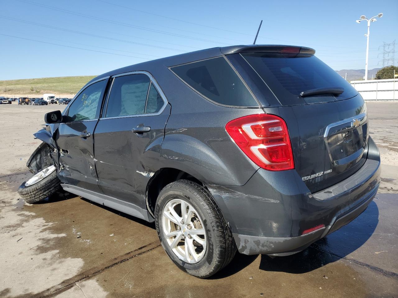 2017 Chevrolet Equinox Ls - Фото 2