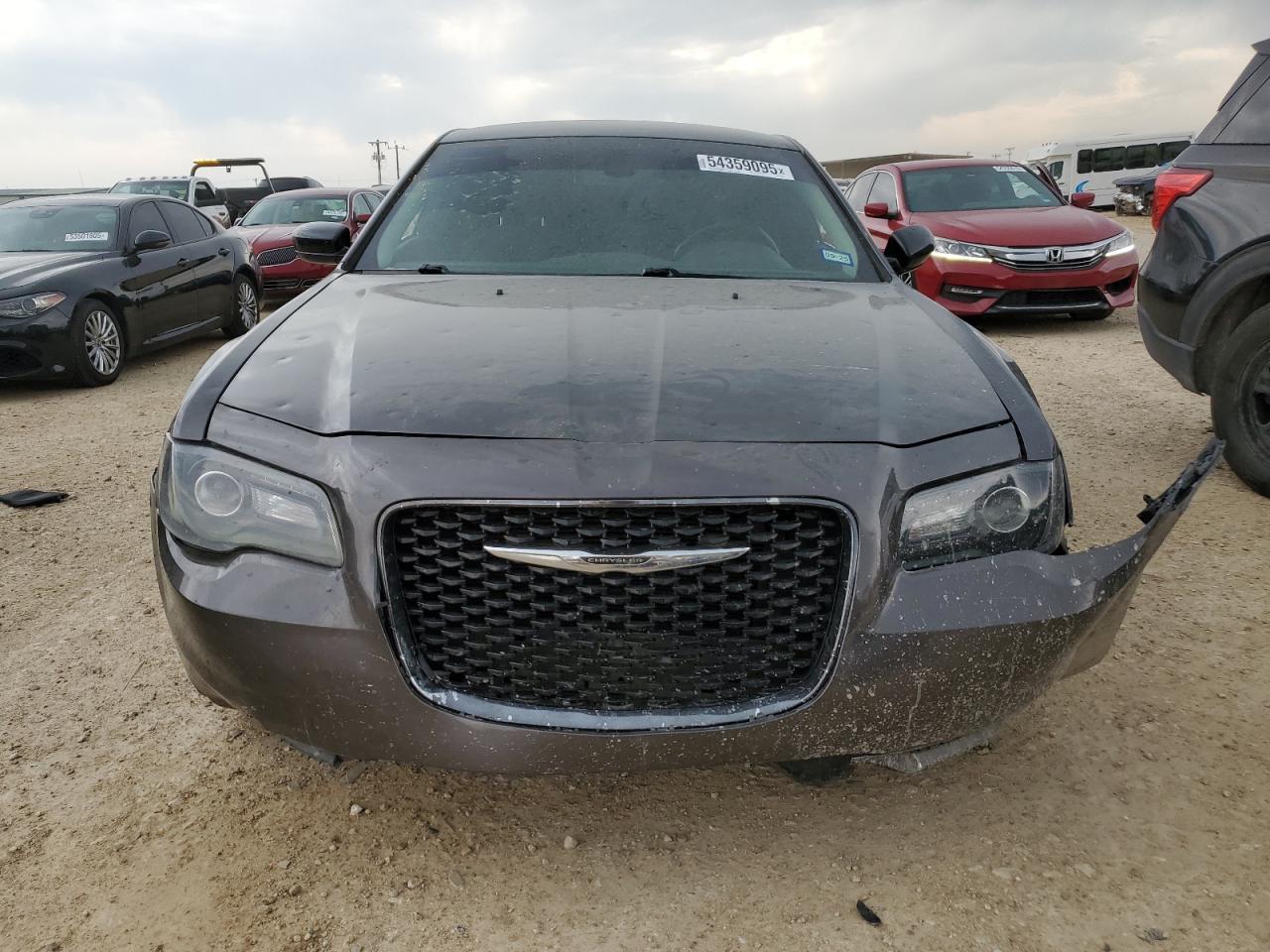 2019 Chrysler 300 Touring - Фото 5