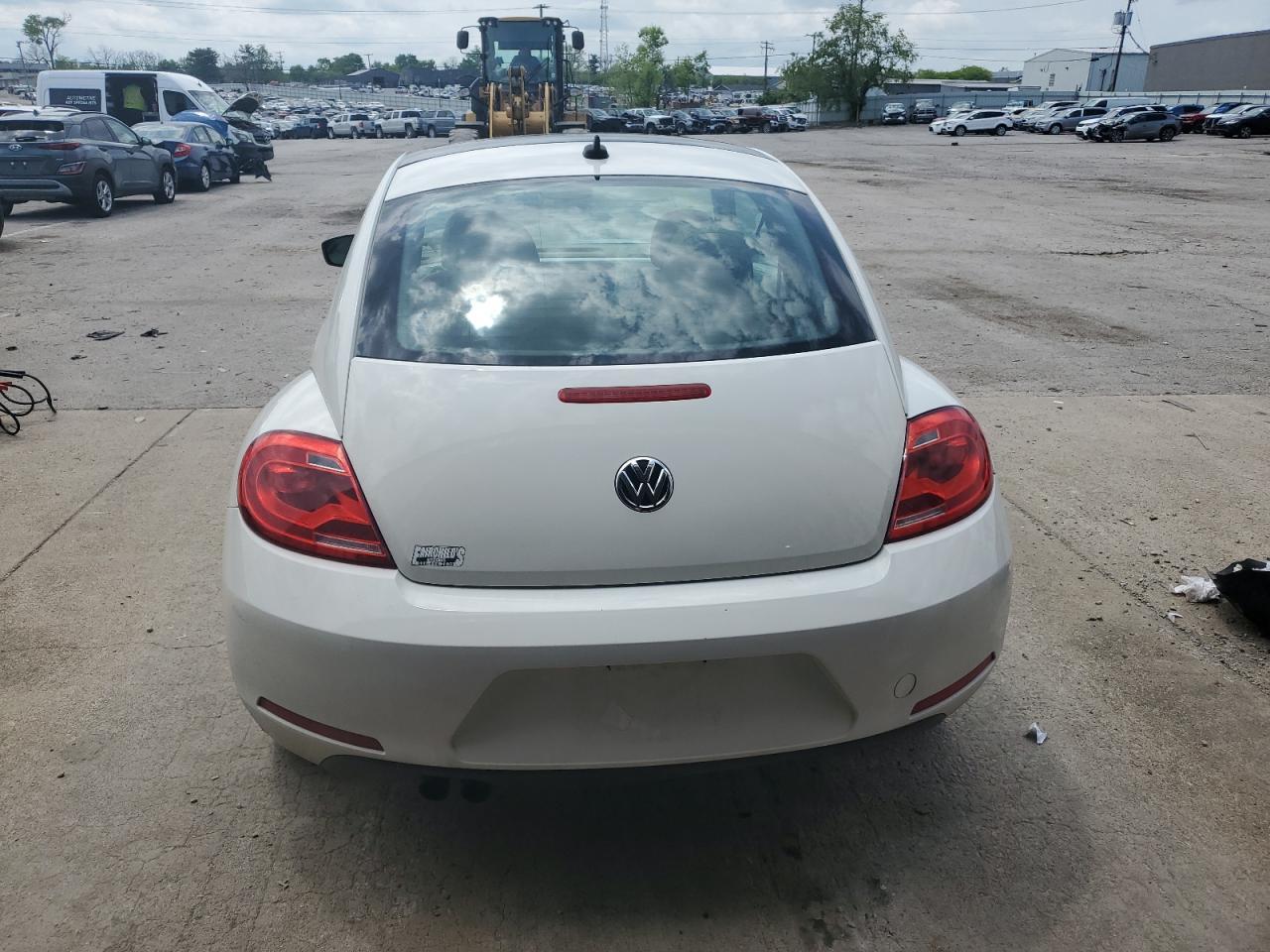 2013 Volkswagen Beetle - Image 6