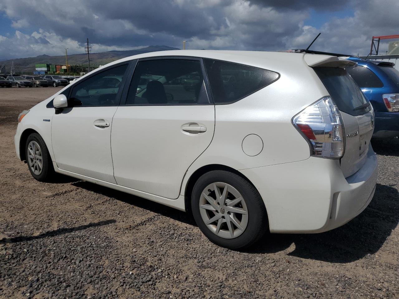 2013 Toyota Prius V - Фото 2