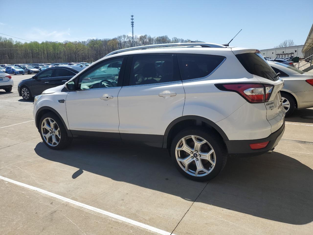 2017 Ford Escape Titanium - Фото 2