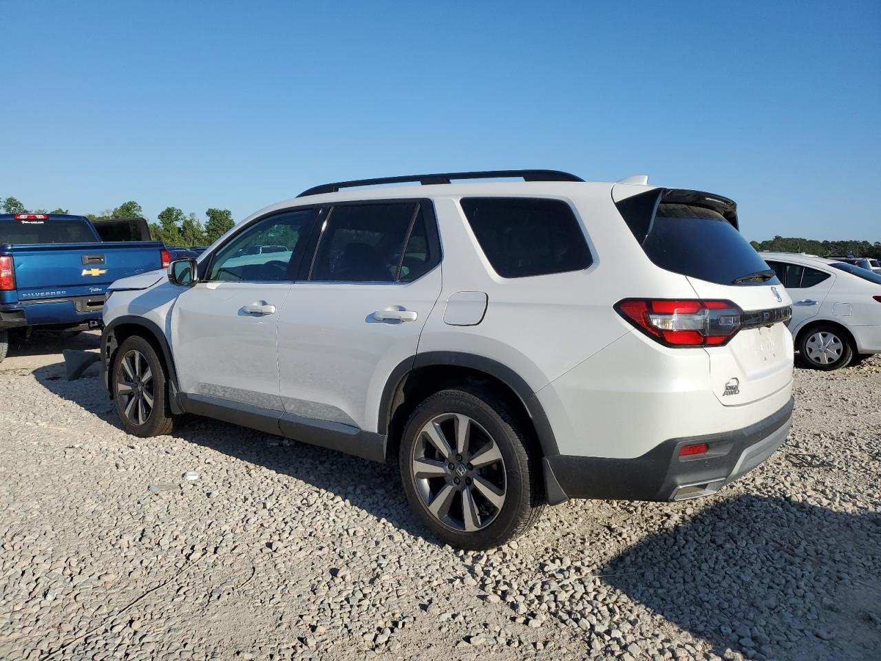 2025 Honda Pilot Touring - Фото 2