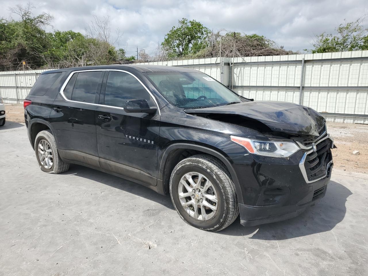 2021 Chevrolet Traverse Ls - Image 4
