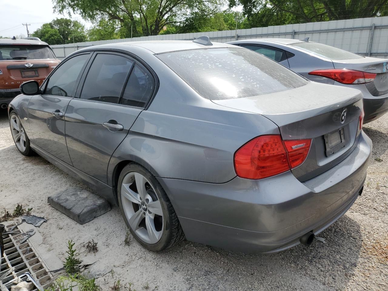 2011 BMW 335 I - Фото 2