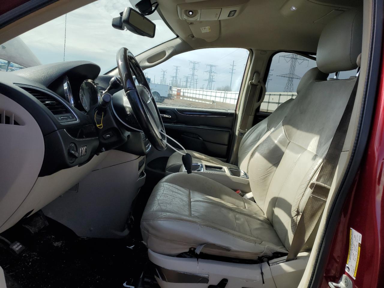2013 Chrysler Town & Country Limited - Фото 7