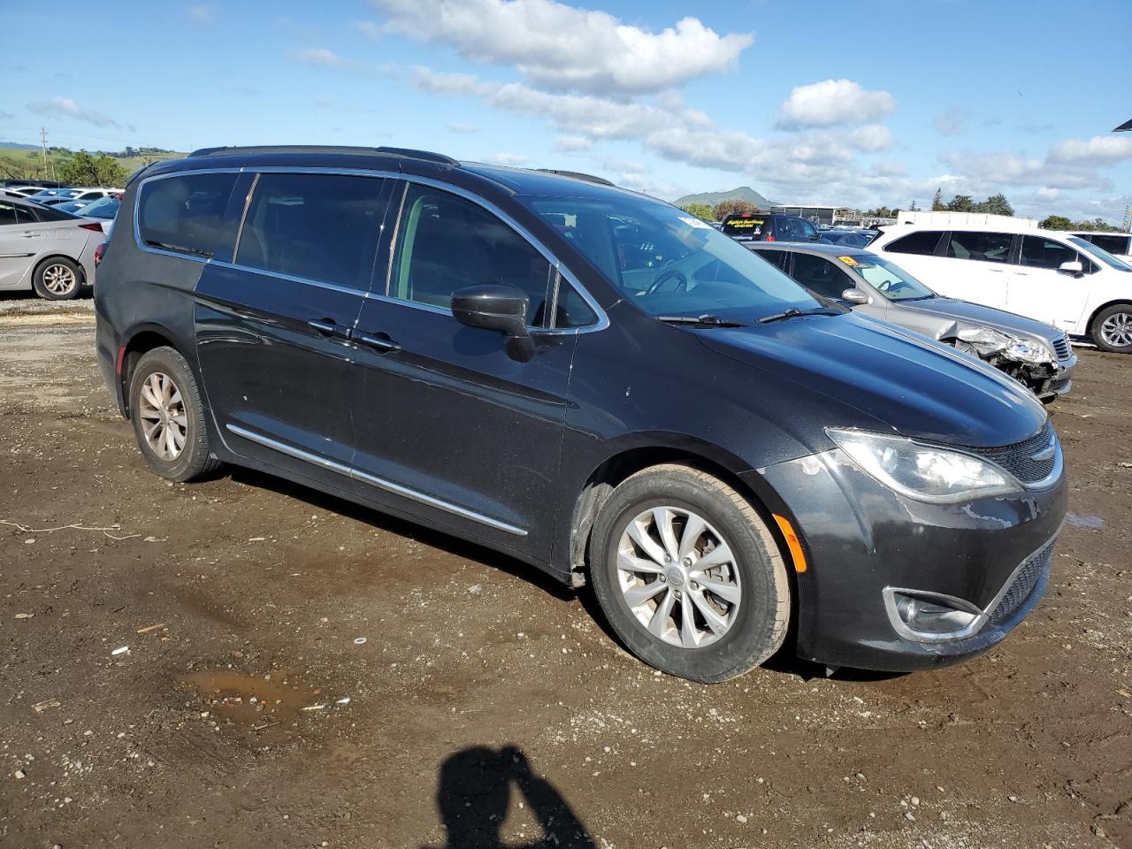 2017 Chrysler Pacifica Touring L - Фото 4