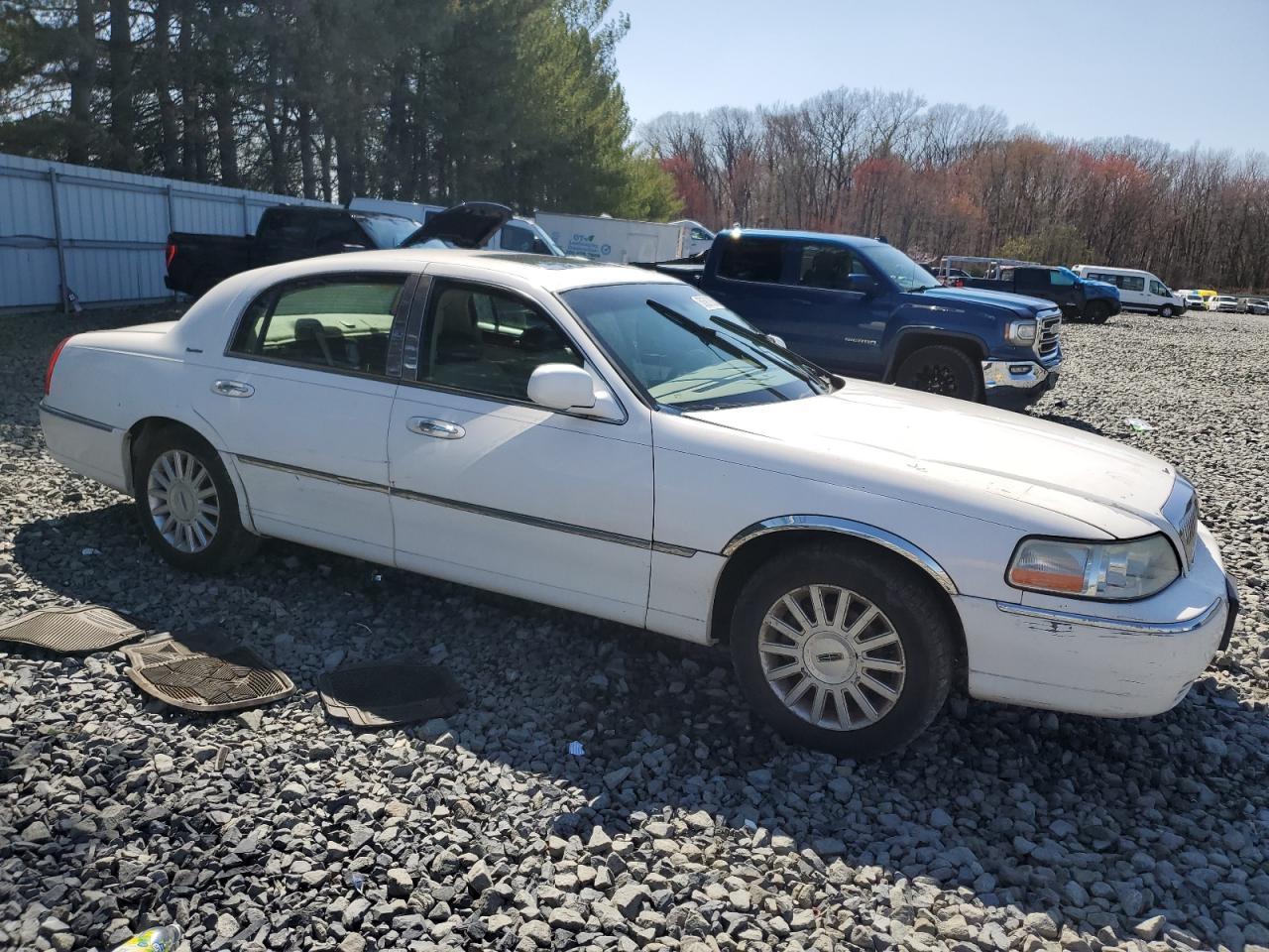 2003 Lincoln Town Car Signature - Фото 4