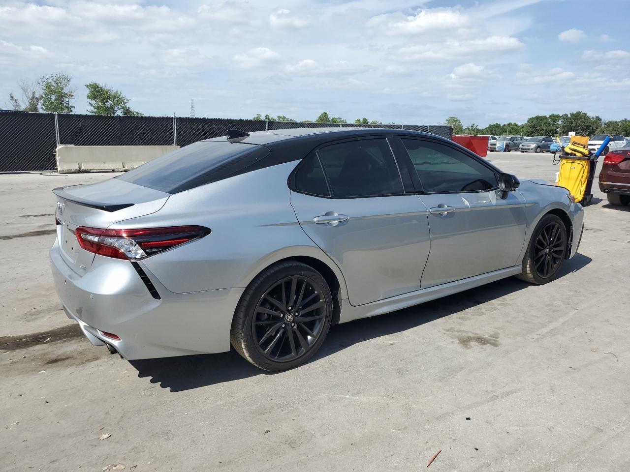 2021 Toyota Camry Xse - Фото 3
