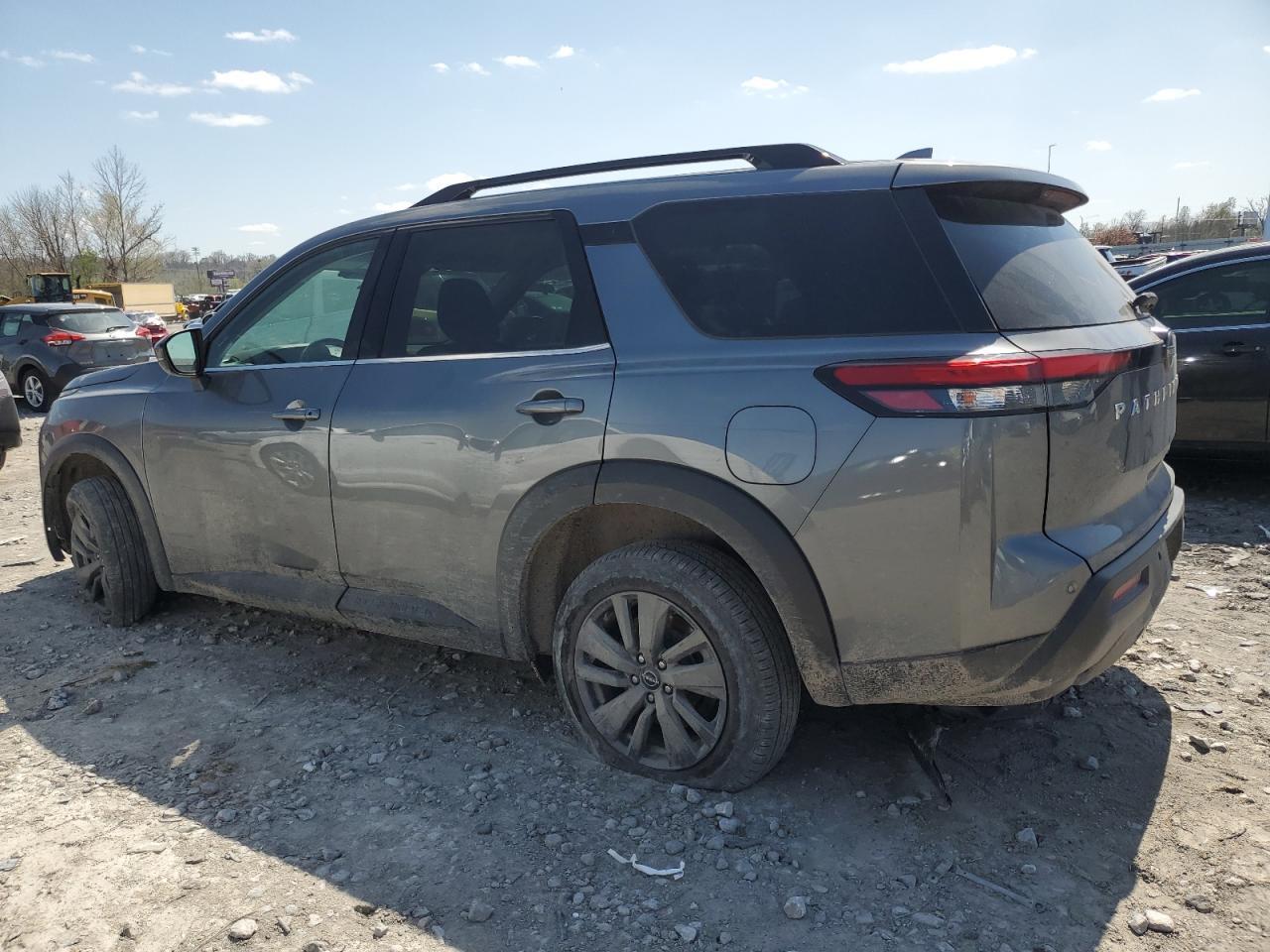 2022 Nissan Pathfinder Sv - Фото 2