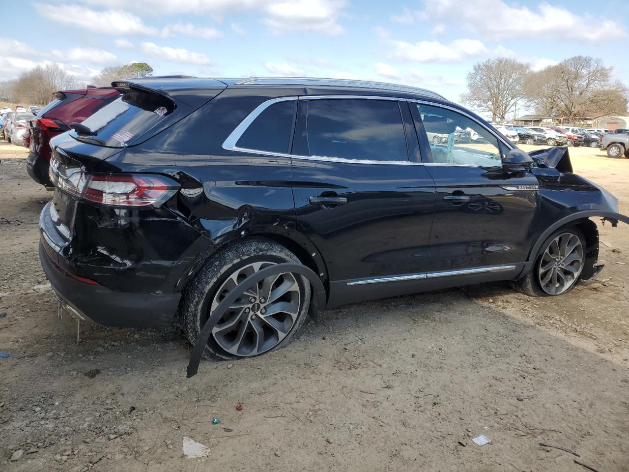 2022 Lincoln Nautilus Reserve - Image 3