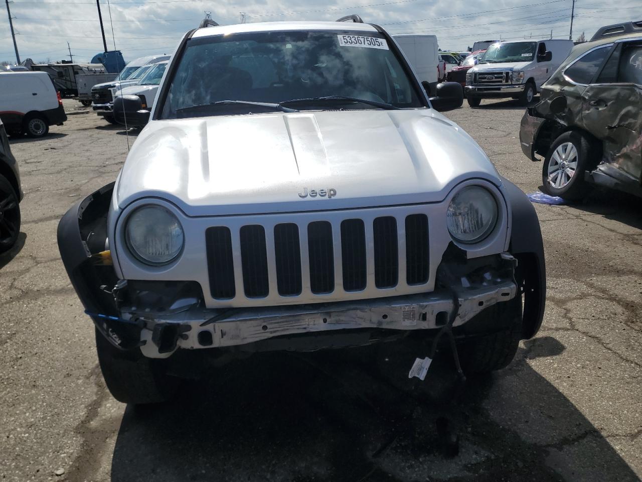 2004 Jeep Liberty Sport - Image 5