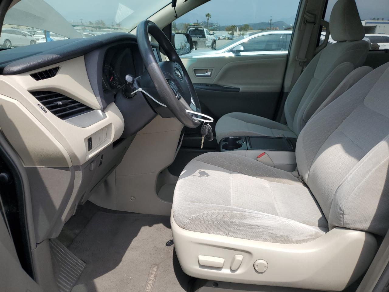 2015 Toyota Sienna Le - Фото 7