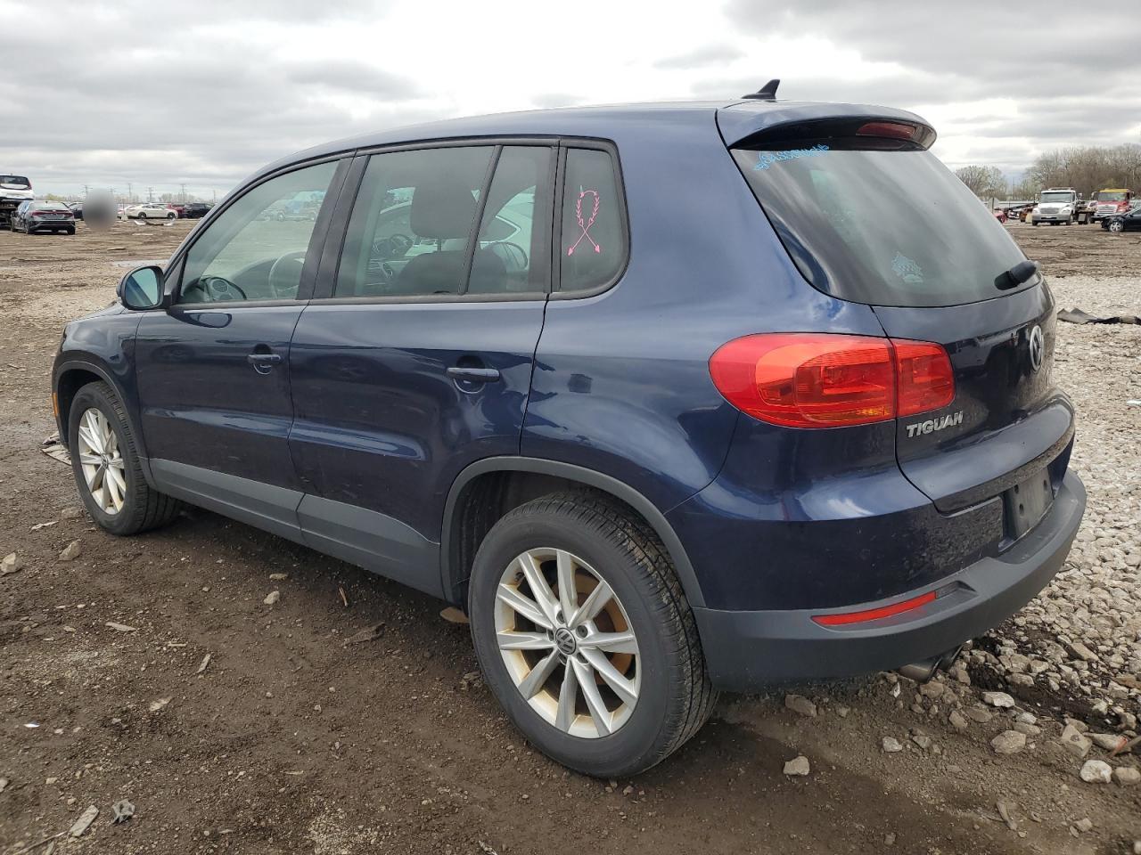 2014 Volkswagen Tiguan S - Фото 2