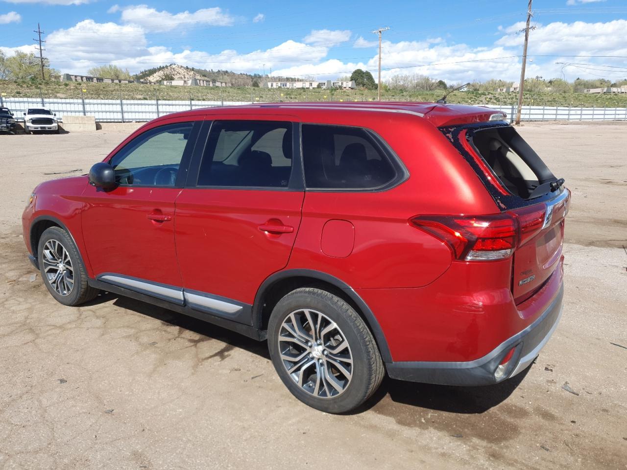 2016 Mitsubishi Outlander Es - Image 2