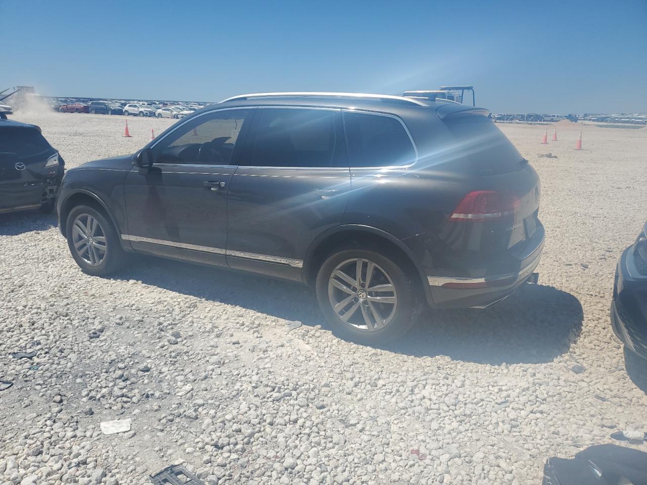 2016 Volkswagen Touareg Tdi - Фото 2