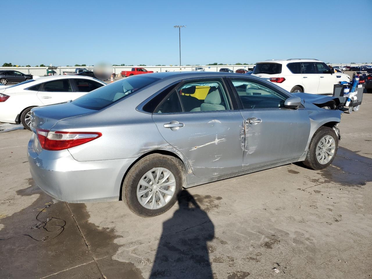 2015 Toyota Camry Le - Фото 3