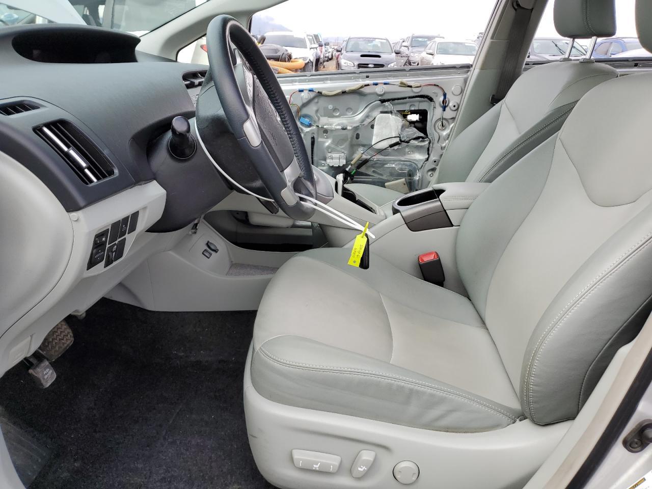 2013 Toyota Prius - Фото 7