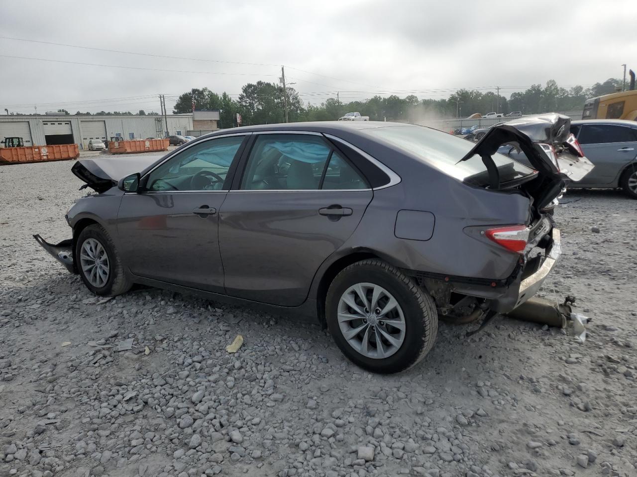 2016 Toyota Camry Le - Фото 2
