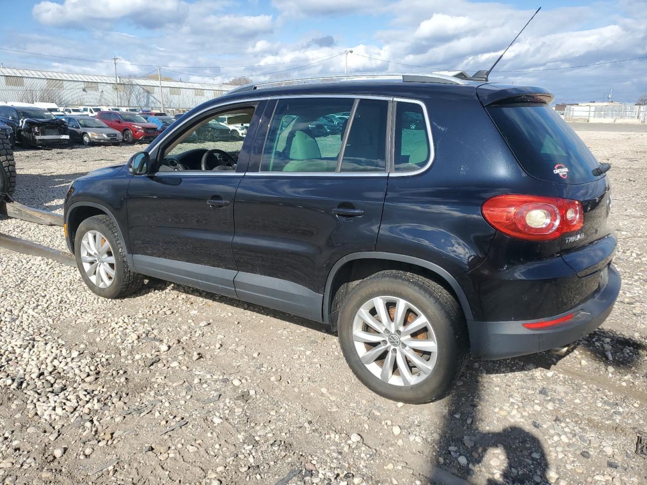2011 Volkswagen Tiguan S - Фото 2