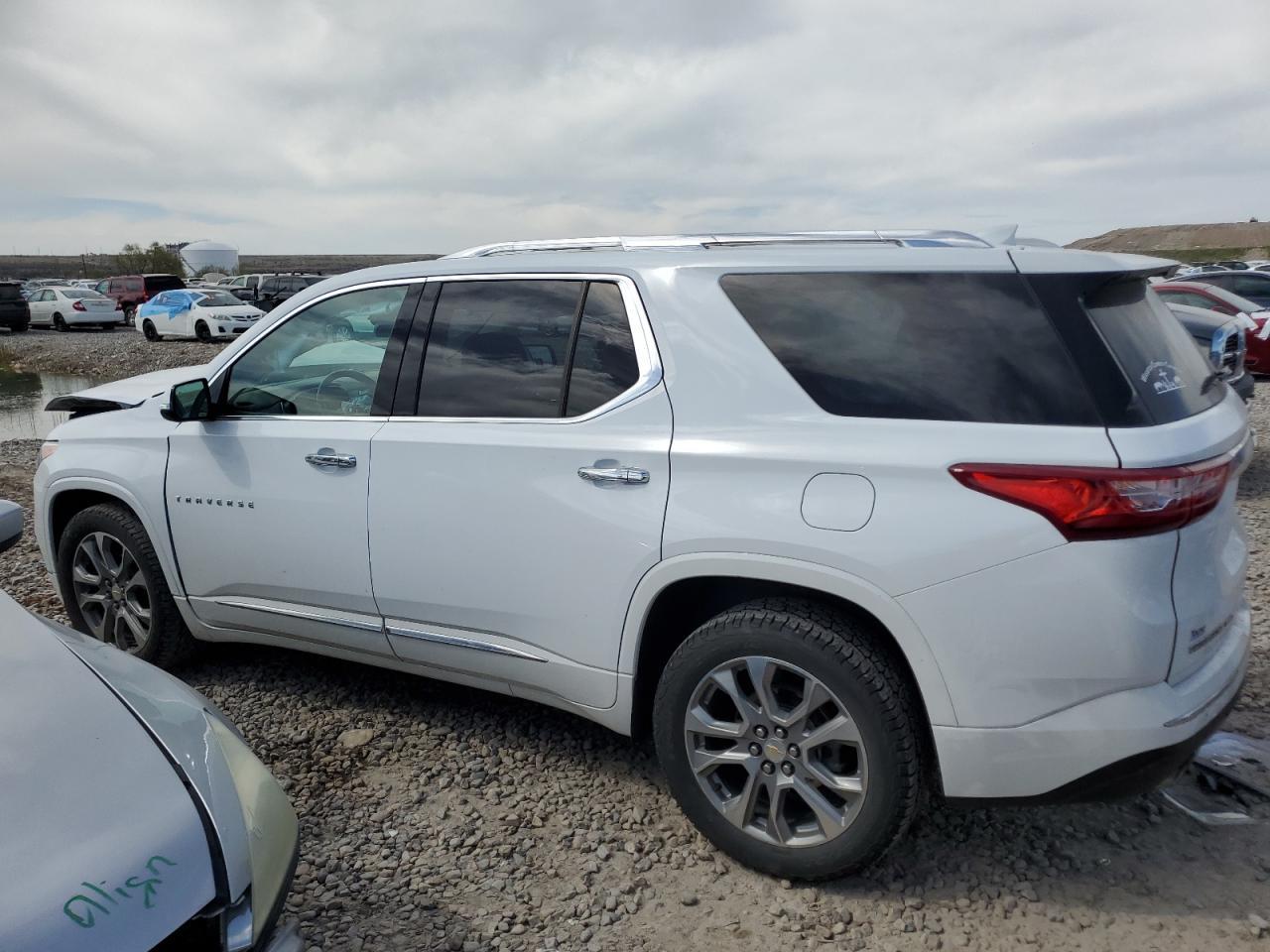 2019 Chevrolet Traverse Premier - Фото 2
