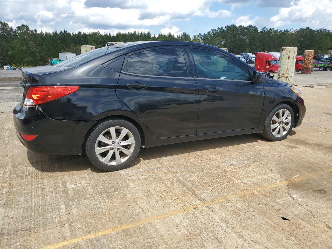 2012 Hyundai Accent Gls - Фото 3
