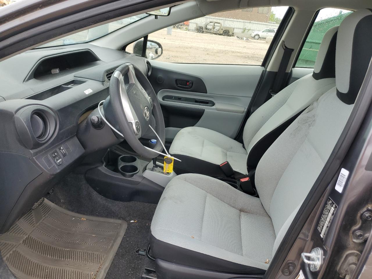 2014 Toyota Prius C - Фото 7