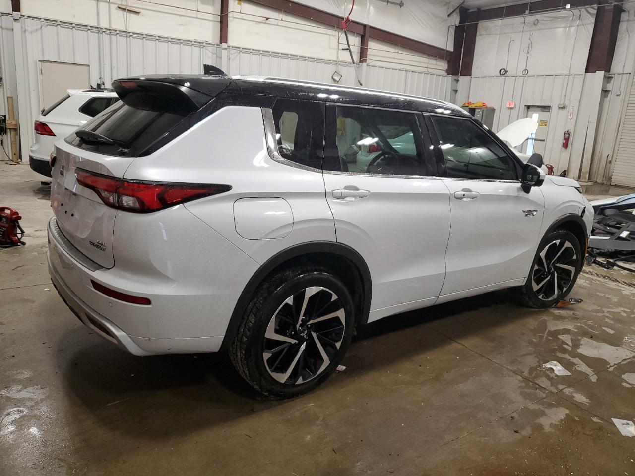 2023 Mitsubishi Outlander Sel - Фото 3