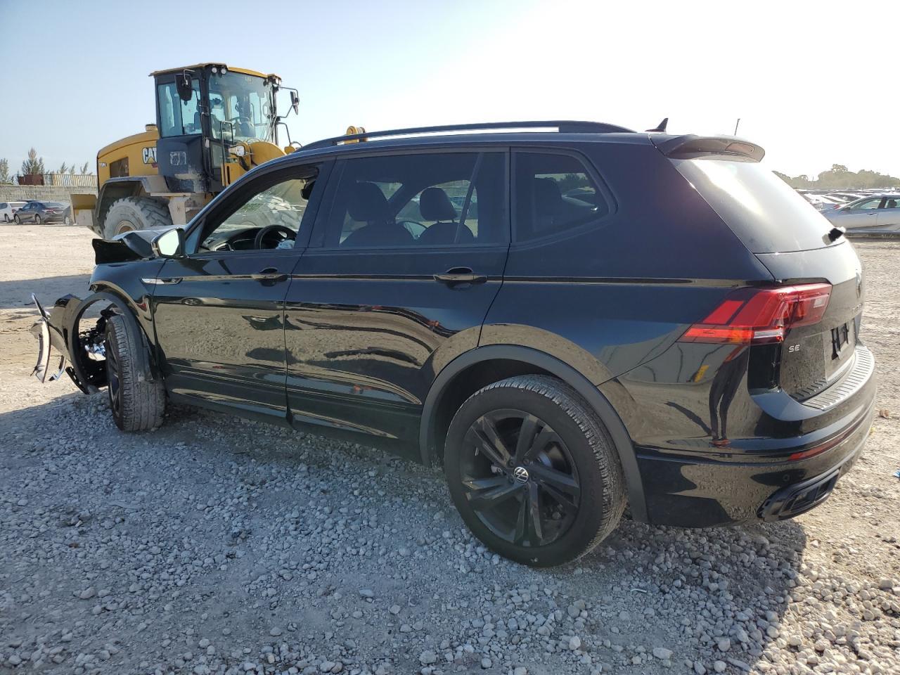 2024 Volkswagen Tiguan Se R-Line Black - Image 2