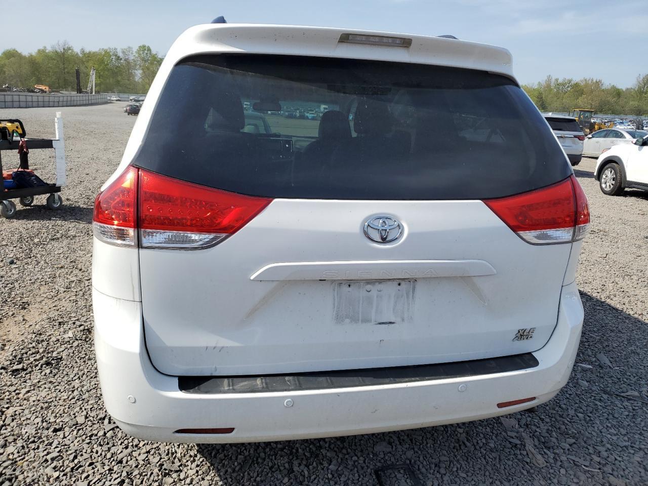 2014 Toyota Sienna Xle - Image 6