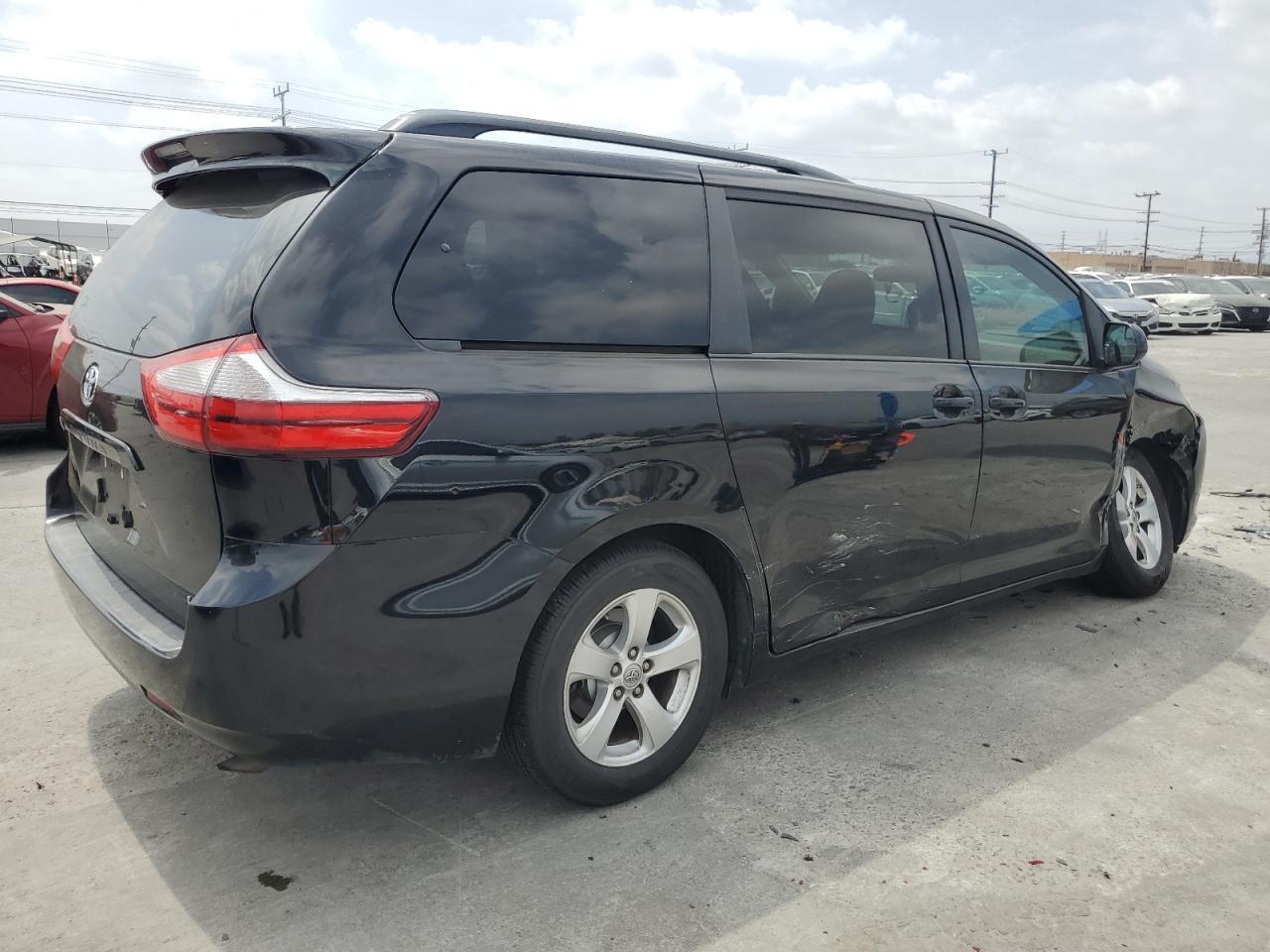 2015 Toyota Sienna Le - Фото 3
