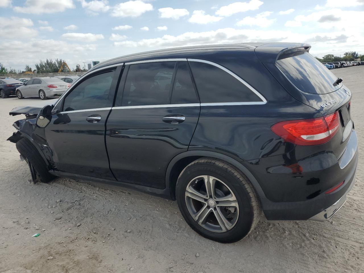2017 Mercedes-Benz Glc 300 - Фото 2