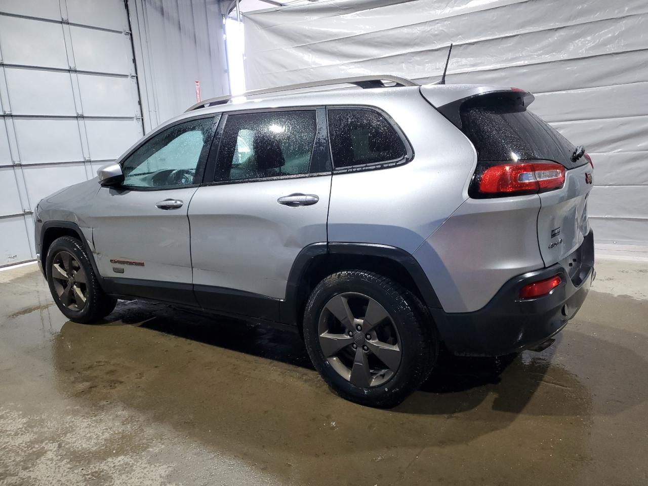 2016 Jeep Cherokee Latitude - Фото 2